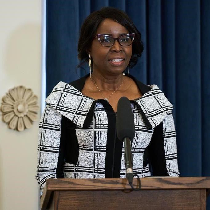 Manitoba clinics can get extra pay for staying open longer under new plan